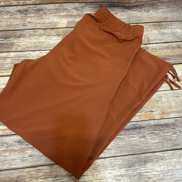 OLD NAVY Cargo Style Tall Pants - Picture 2 of 4